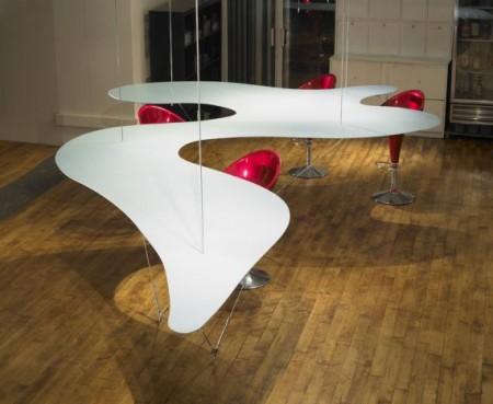 table suspendue Squig Bernstein architecture