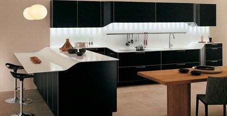 cuisine design noire Snaidero Venus dessinée par Pininfarina