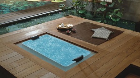 Baignoire à  débordement encastrée