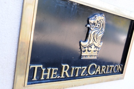 Plaque Ritz Carlton de l\'hotel Penha Longa au Portugal