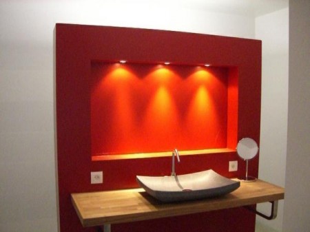 Salle de bain design rouge