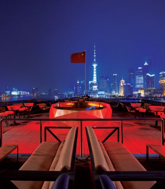 Terrasse panoramique du bar rouge à Shangai