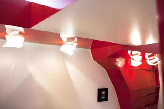 Luminaires design dans l'appartement Red Nest