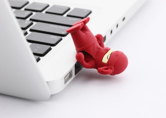 Clé USB ninja rouge