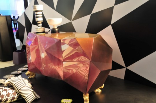 Buffet design rose découpé à  la serpe