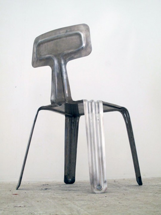 Pressed chair, chaise légère en métal