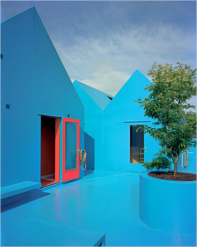 Blue house on the roof @ Rotterdam