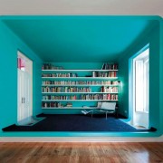Peinture intérieur d'une pièce moderne en bleu lagon