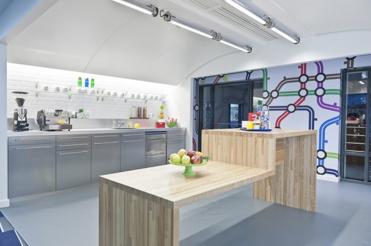 Nourriture et sodas gratuits dans la cuisine de Google à  Paris