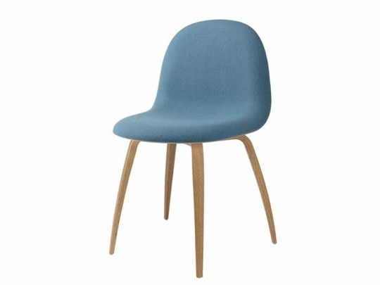 Chaise Gubi chair en bois et tissu bleu