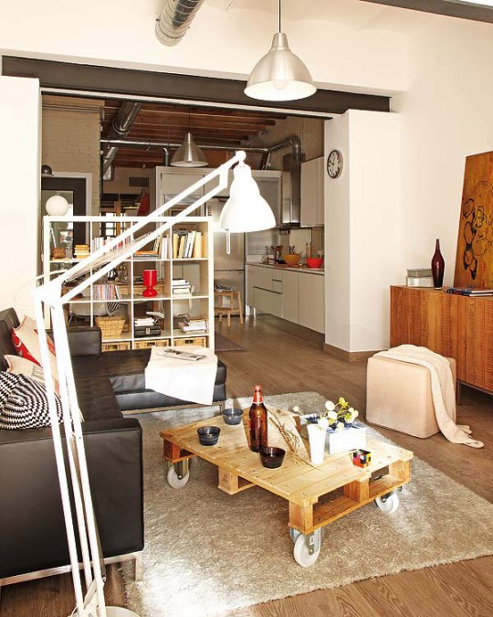 Petit appartement à  Barcelone avec des meubles de récupération