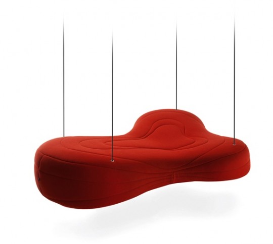 Sofa design suspendu au plafond par des câbles Bouli (Noti)