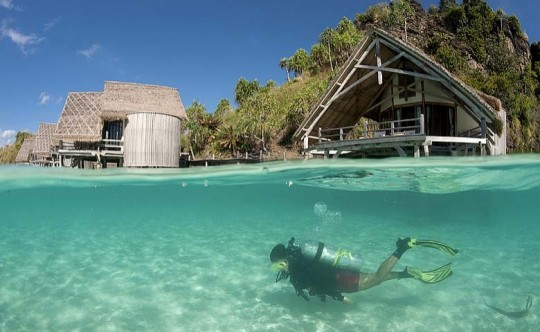 Misool eco resort, complexe de vacances avec plongée sous-marine en Indonésie