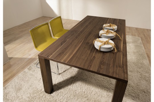 Table Hülsta en noyer ET 1400