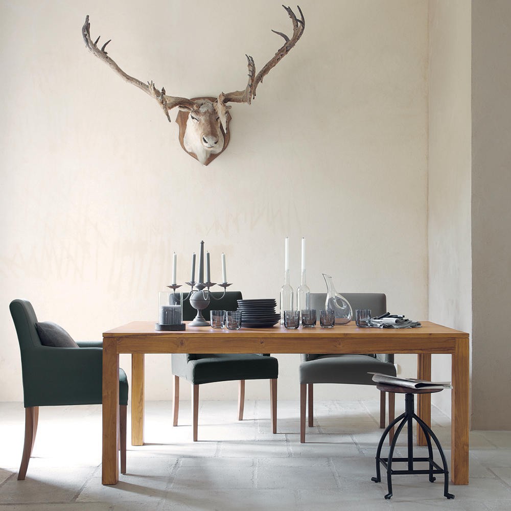 Une table à dîner en teck massif pas chère chez maisons du monde