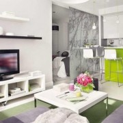 Intérieur design blanc et vert - petit appartement