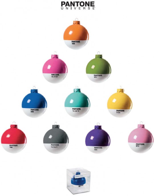 Boules de Noà«l aux couleurs Pantone