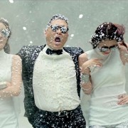 Déco de Noël Gangnam Style (sous la neige)