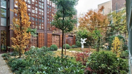 Jardin de l'hôtel particulier de Depardieu à  Paris