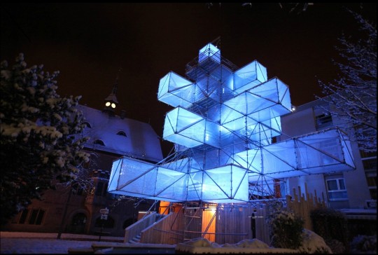 Sapin de Noà«l contemporain par 1024 architecture