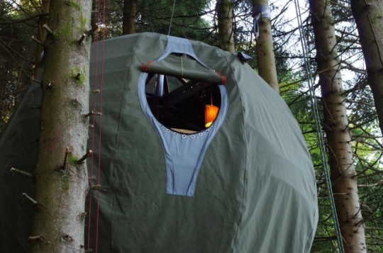 Tree Tent Luminaire : Tente dans un arbre