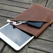 Housse en cuir brun pour iPad mini