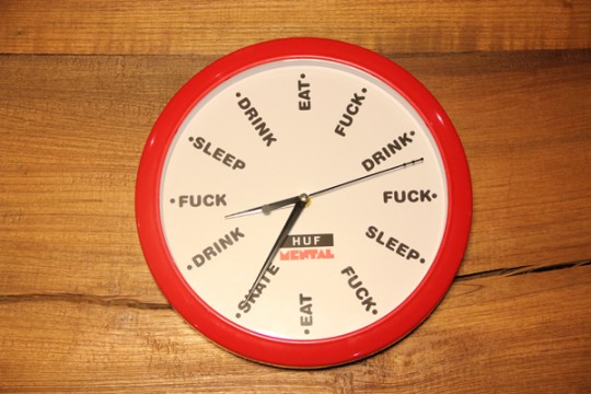 Horloge HUF et Skate mental rouge