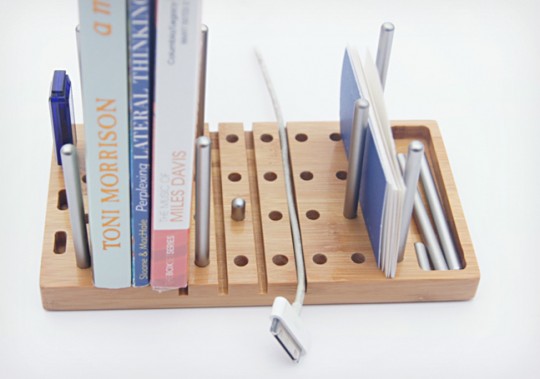 Modo : Organiseur de bureau modulable en bois avec des tiges en métal