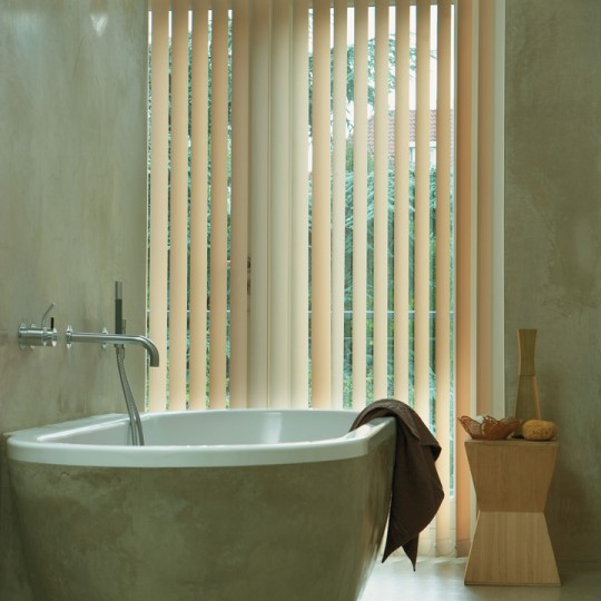 Store à  bandes verticales beige Luxaflex