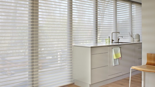 Store contemporain Silhouette blanc Luxaflex