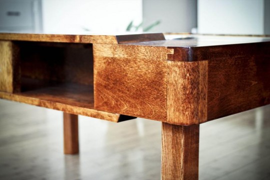 Table basse en bois massif en forme de cassette audio Tayble