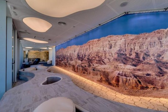 Les bureaux de Google à  Tel Aviv : Décor naturel avec des rochers