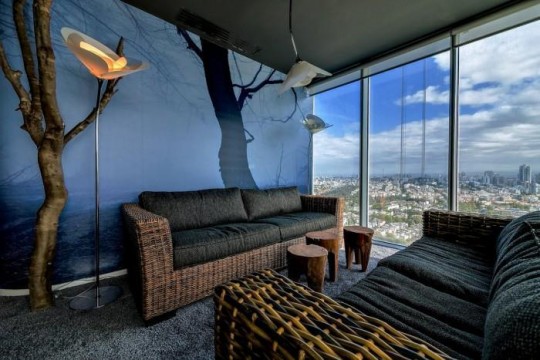 Les bureaux de Google à  Tel Aviv : canapé en rotin