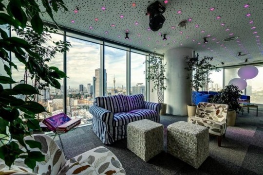 Les bureaux de Google à  Tel Aviv : Coin détente avec un canapé