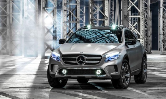 Mercedez Benz GLA concept car SUV compact feux à  LED