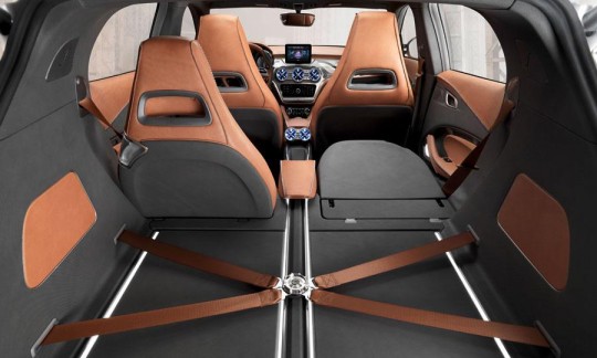 Mercedez Benz GLA concept car SUV compact Coffre