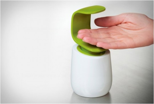 C-Pump, le flacon pompe à  savon liquide manipulable à  une main