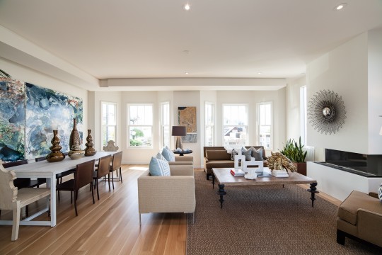 Intérieur contemporain dans une maison des années 30 à  San Francicso