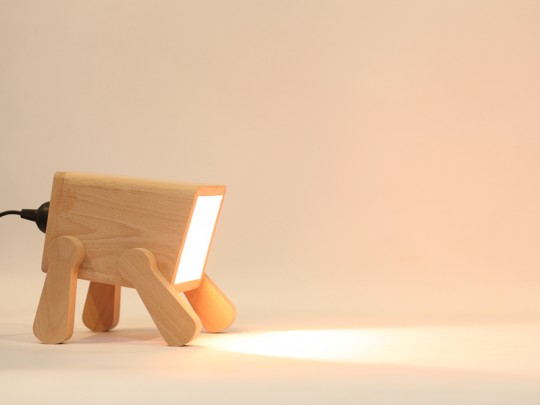Franck la lampe de bureau en hêtre de Pana Objects