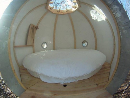 Cabane sphérique - intérieur avec lit