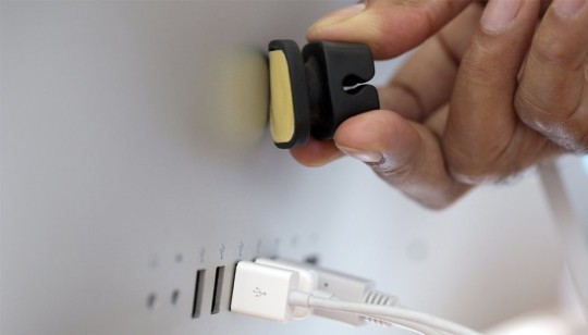 Ancre à câble adhésive pour ranger les câbles sur votre bureau