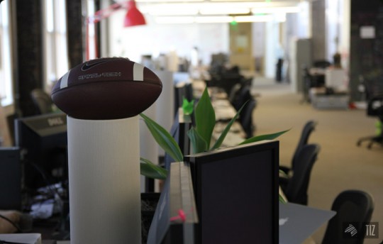 Dropbox office - Ballon de football américain