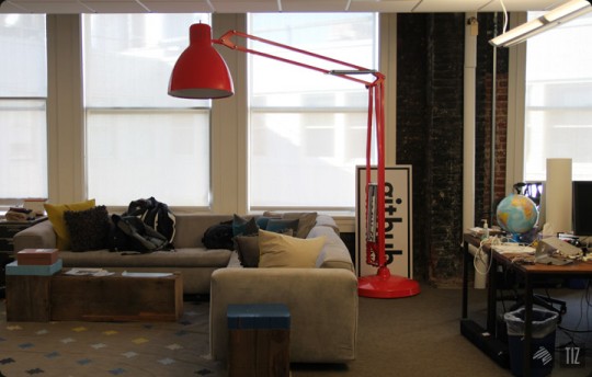 Dropbox office - Lampe géante rouge