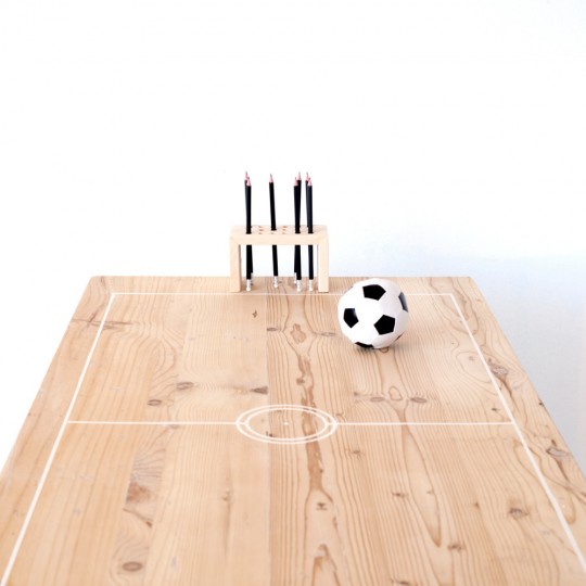 Jan table - table en bois avec un terrain de foot