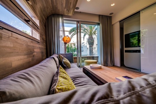 Appartement cosy Tel Aviv - Canapé d'angle en tissu gris