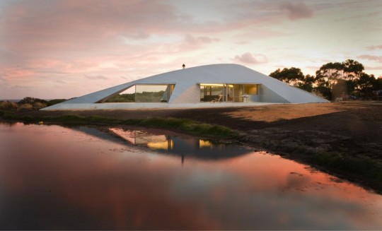 Maison Croft par James Stockwell -  maison design au bord d'un lac