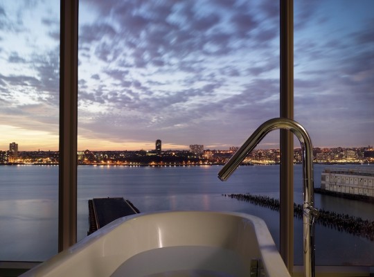 The Standard High Line New York - salle de bain avec vue sur New-York