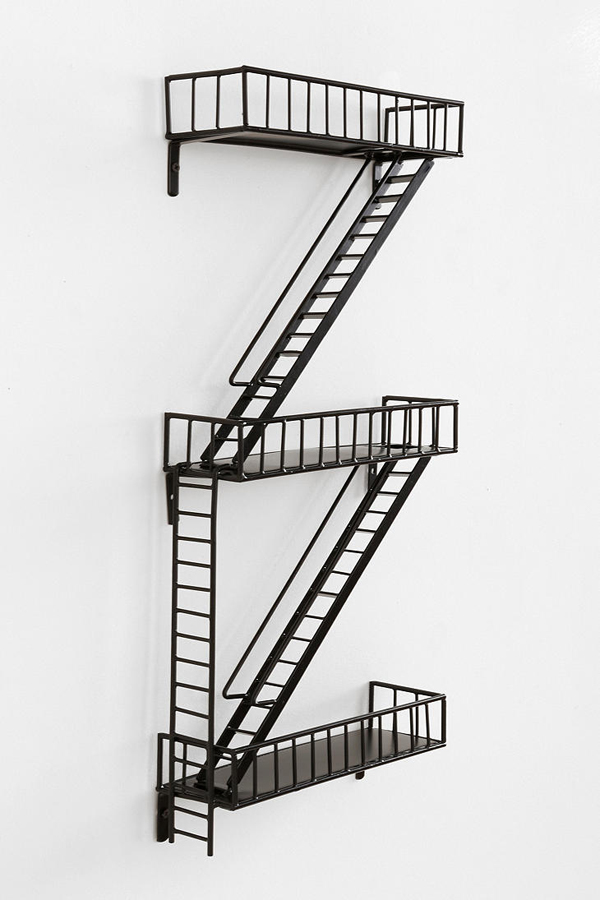 Une Etagere Facon Escalier De Secours New Yorkais