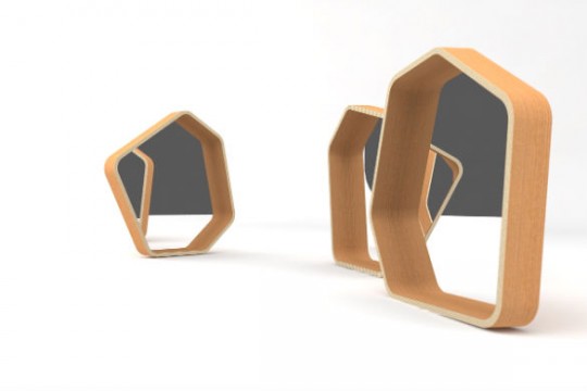 Miroir polygone 5 cotés avec un cadre en chêne par La nomade du design
