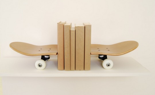 Serre-livres skateboard en bois